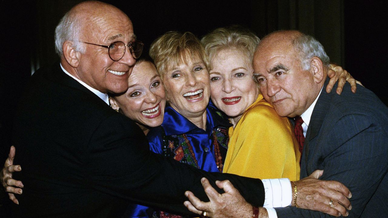 FILE - Former cast members of the Mary Tyler Moore Show, sans Mary Tyler Moore, are reunited for the Museum of Television and Radio's 9th annual Television Festival in Los Angeles on March 21, 1992. (AP Photo/Craig Fujii, File)