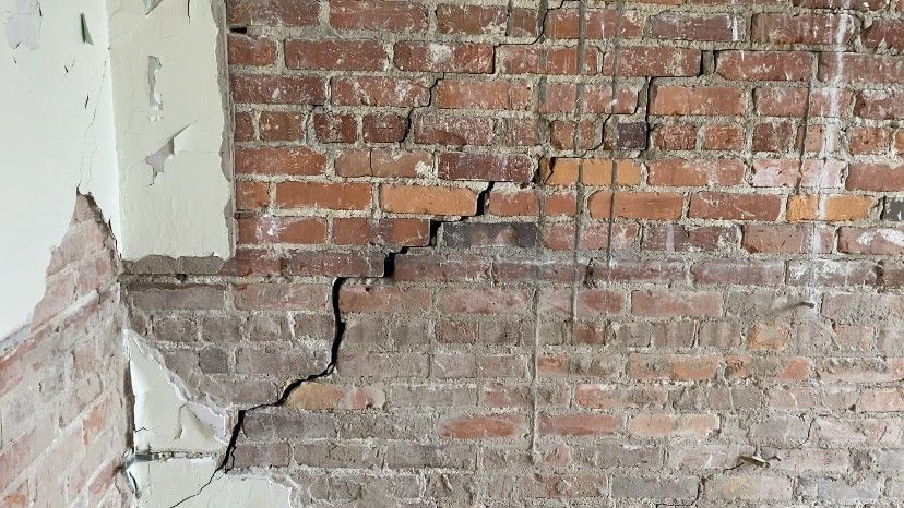 An example of the cracking from the building sinking.