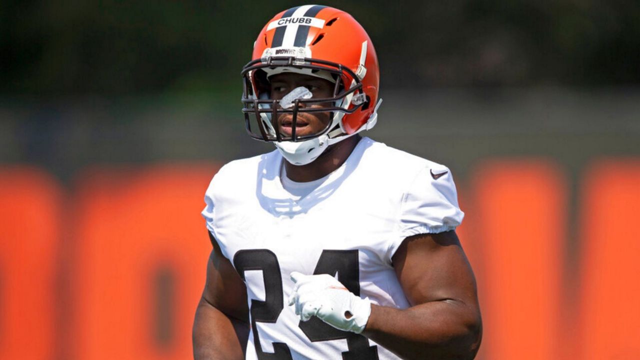 Browns' Owusu-Koramoah out of hospital, has throat bruise