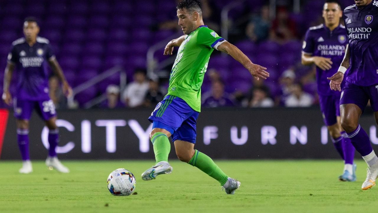 Orlando City signs Lodeiro as free agent, brings back Angulo