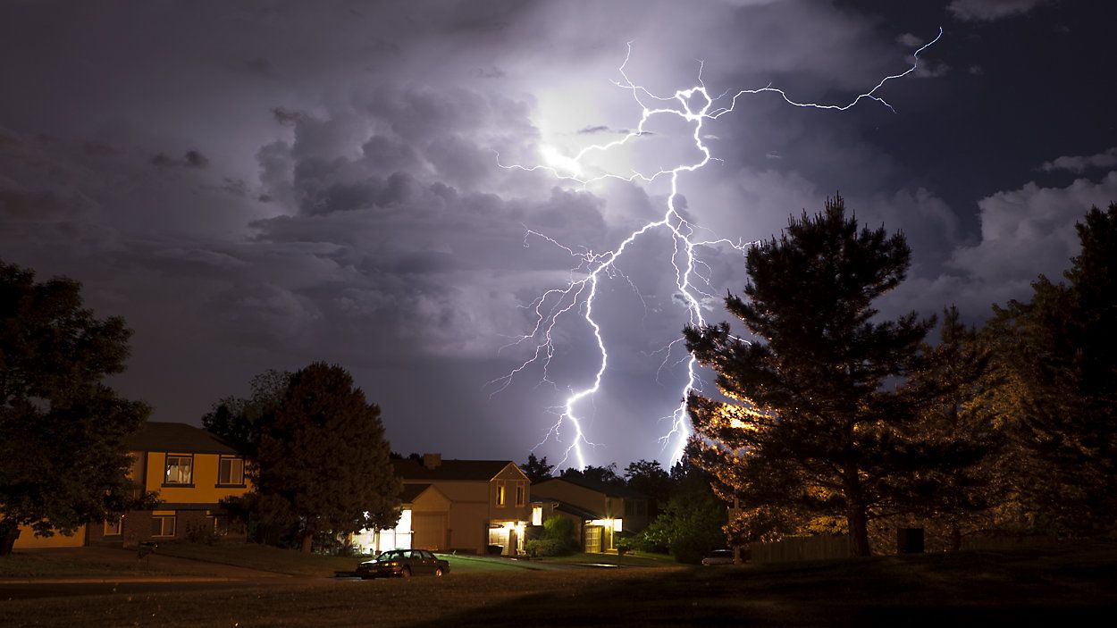 Lightning in neighborhood 