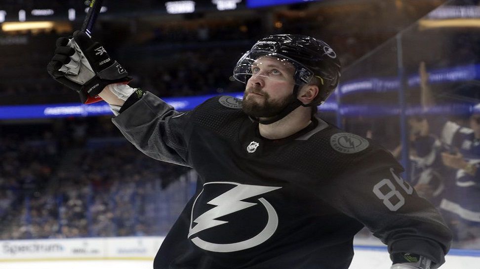 Lightning win 50th of season, tie for fastest in NHL history