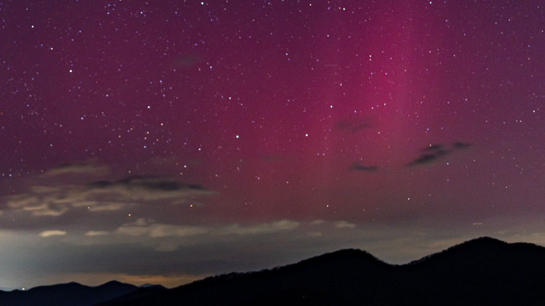 The Northern Lights dazzled along the Blue Ridge Parkway last week (Credit: Asheville Pictures) 