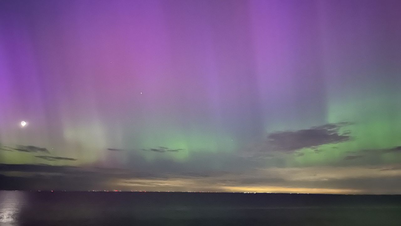 Northern Lights above Lake Erie in New York. (Spectrum News/Dan Russell)