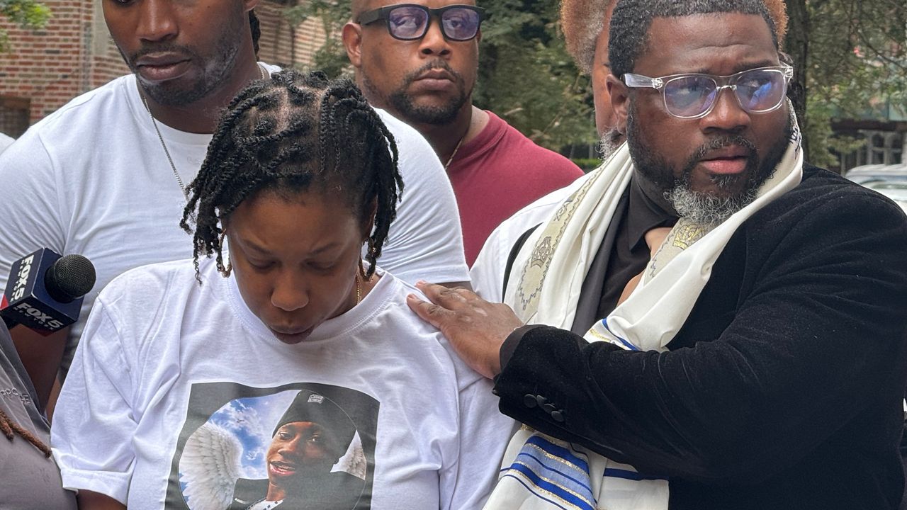 Family calls on Bronx teen's killer to surrender