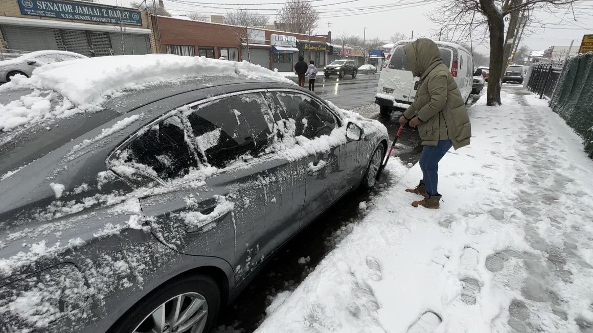 Snow falls in Astoria, Queens Monday night. (NY1/Christina Santucci)