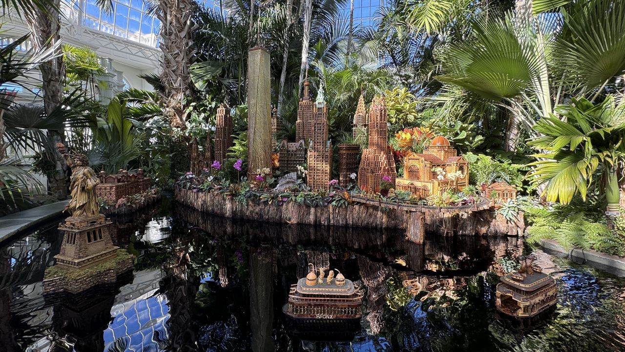 NYBG train show