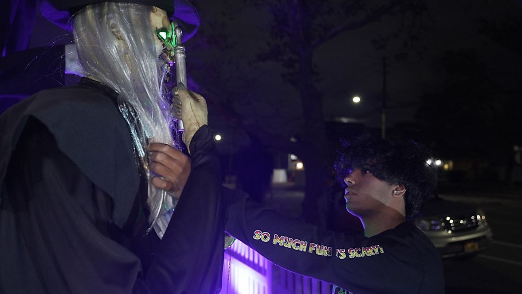 Halloween Night リゼ SP Lewis & Friends™ 8' Halloween Light and