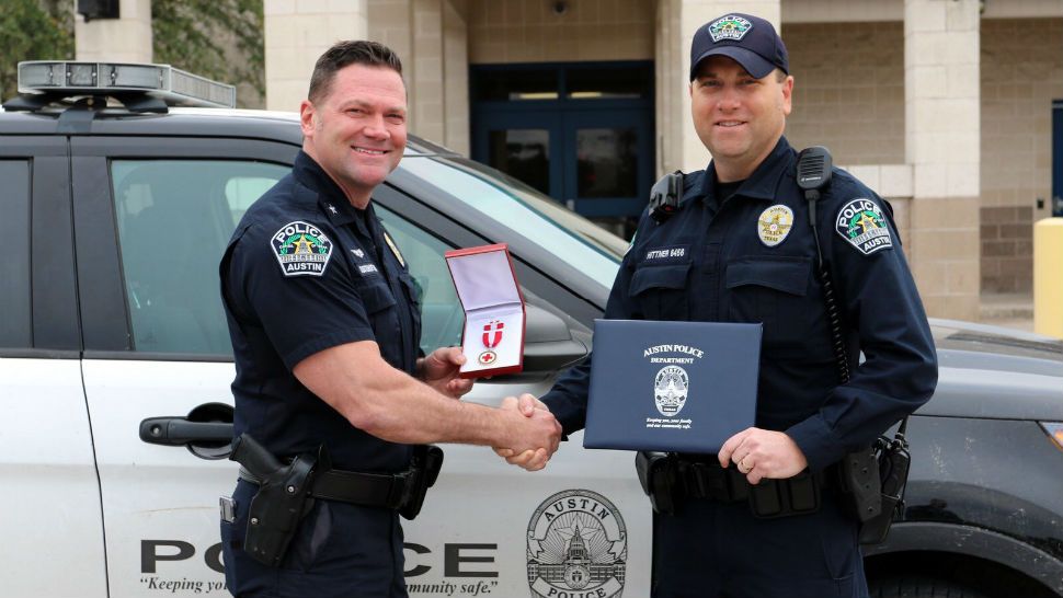 Austin police officer Hittner (right) received the life saving medal from police officer Jason Dusterhoft. (Courtesy: Austin Police Twitter)