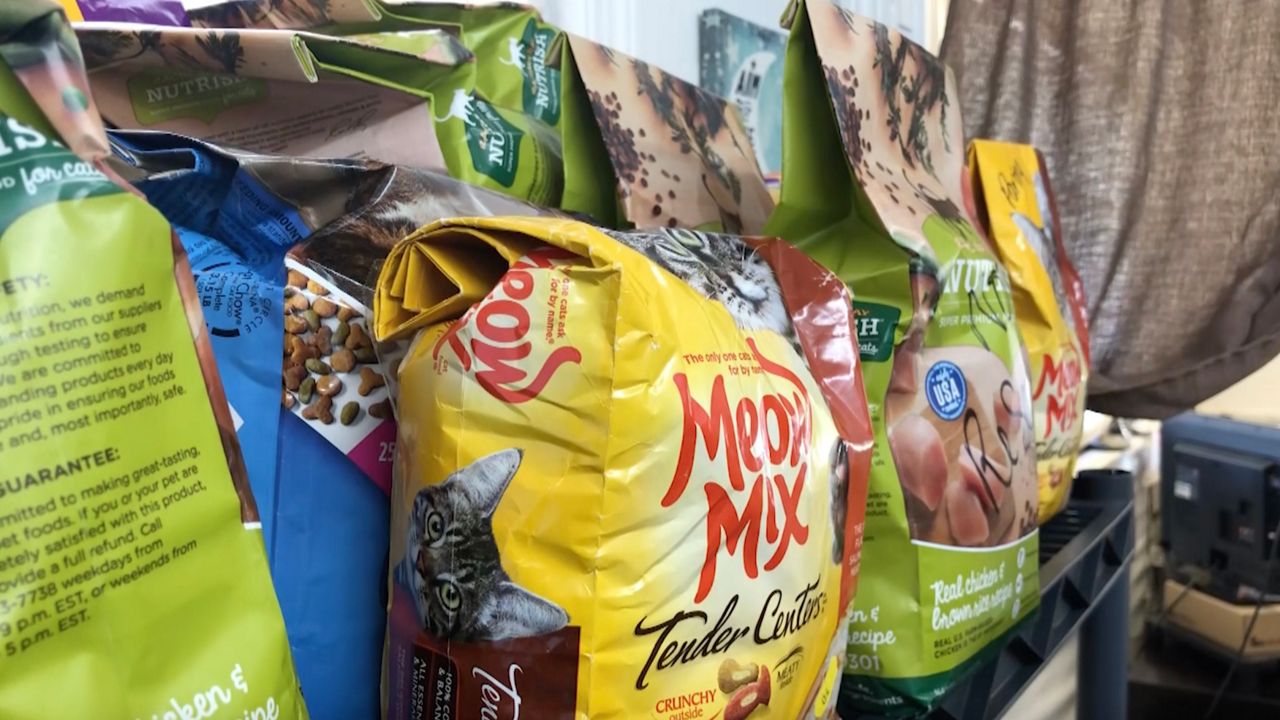 Pantry Provides Support for Pet Owners During COVID19