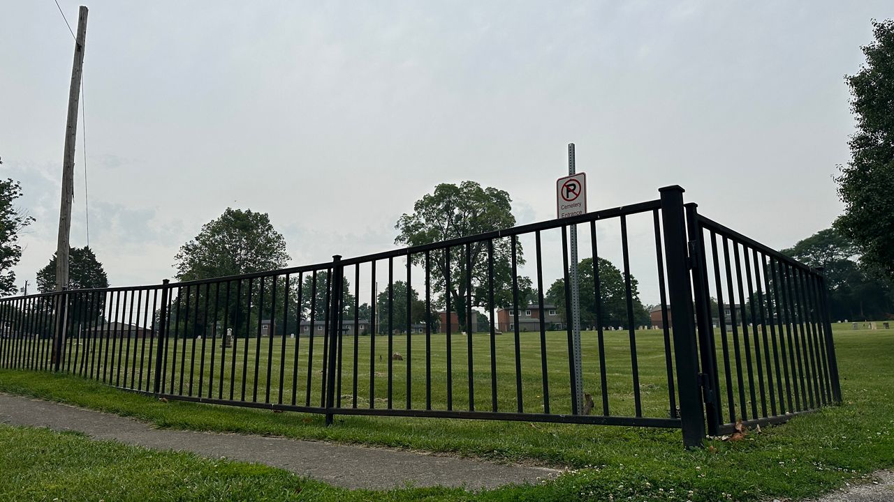 Old Cemetery volunteers meet with mayor