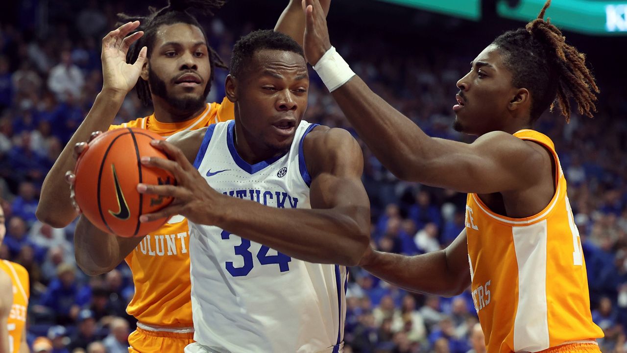 UK Men's Basketball travels to Fayetteville to finish out the regular season. (AP Photo/James Crisp)