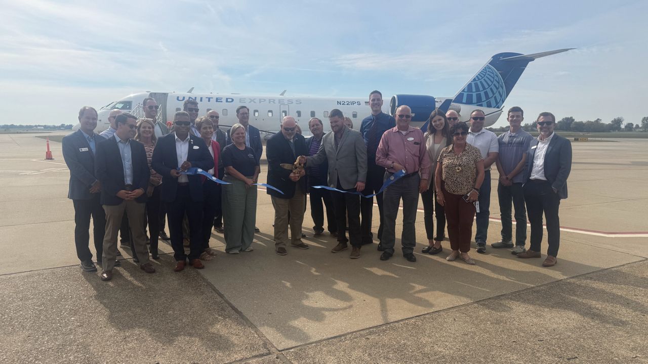 Owensboro airport celebrates new nonstop United Express service