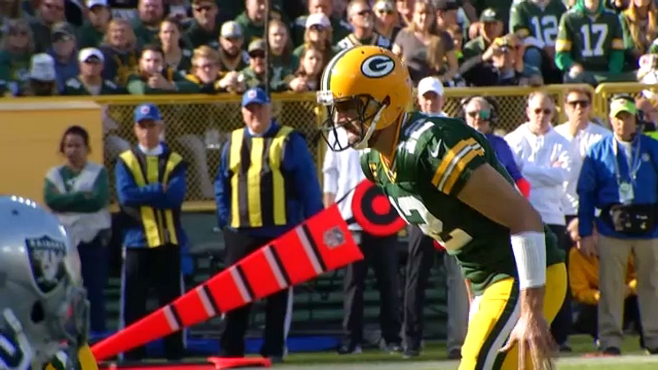 Packers score six TDs in 42-24 win over Raiders