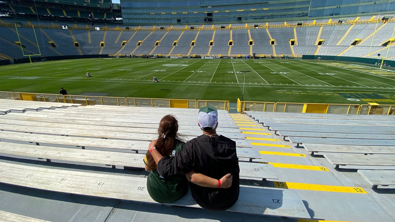 Packer fans celebrate at Lambeau on Christmas Eve