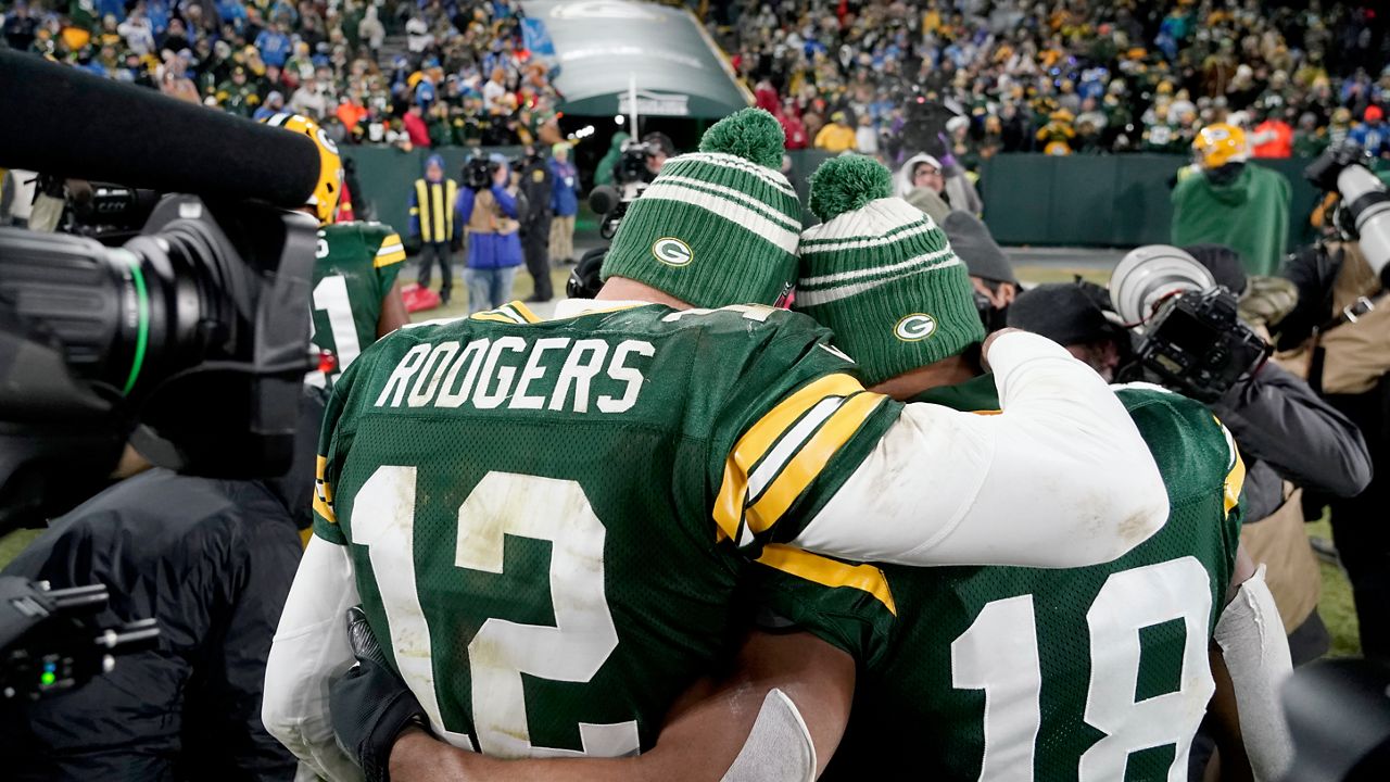 Aaron Rodgers rejoins the Jets and is expected to attend their game vs.  Chiefs, AP source says, Professional