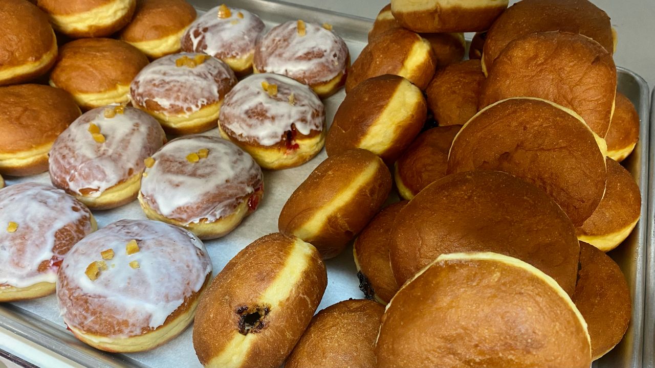 Local Bakery Selling Thousands Of Paczki For Fat Thursday