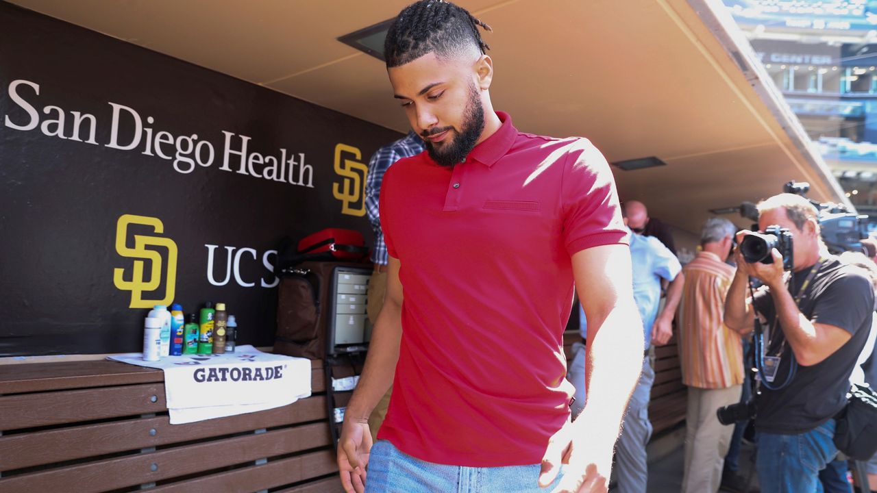 Padres star Tatis has shoulder problem, to be re-evaluated