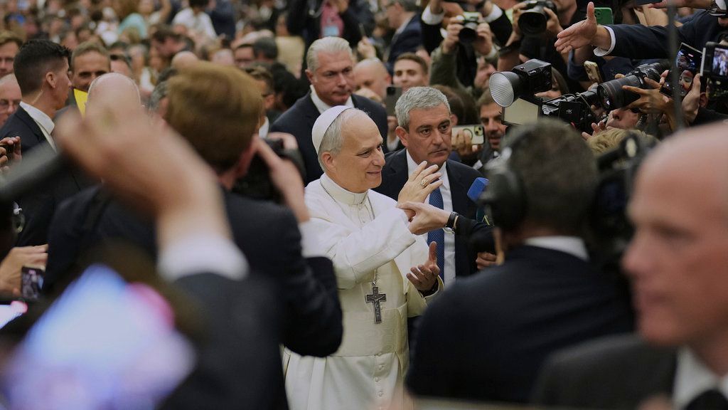  El papa León XIV se reunió con miembros de la prensa internacional en el Aula Pablo VI del Vaticano, el lunes 12 de mayo.