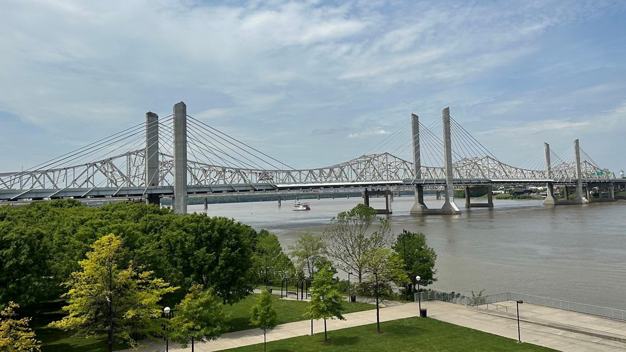 Steel repairs cause lane closures on Louisville's Kennedy Bridge