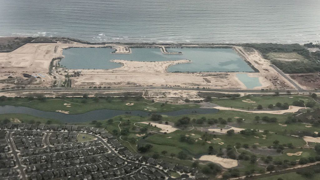 Home buyers were promised a marina when they bought homes from Haseko Hawaiʻi. Instead, they got this lagoon. (Honolulu Civil Beat/Cory Lum)