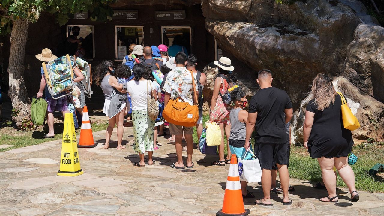 The online reservation system for admission to the Hanauma Bay Nature Preserve launched in April 2021 has helped manage the number of visitors at the site, but technical issues with the system can also result in lost revenue, the city auditor found in 2023. (Honolulu Civil Beat/Cory Lum)