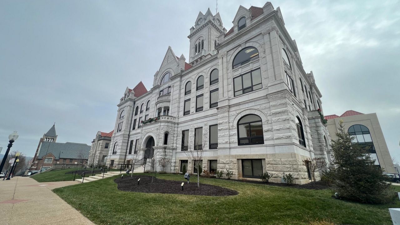  The Cole County Courthouse in downtown Jefferson City (Annelise Hanshaw/Missouri Independent).