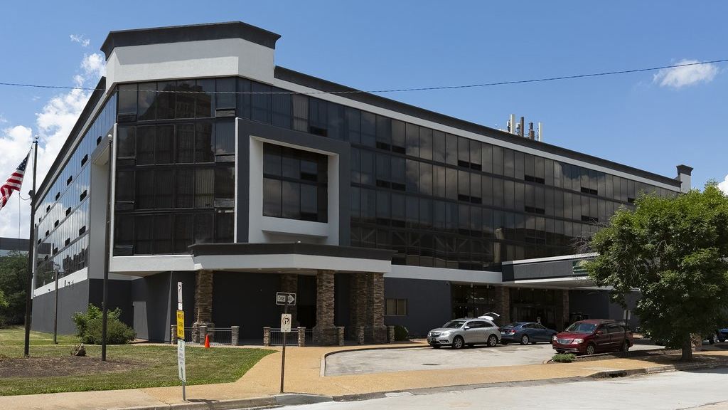 The former Holiday Inn is now The Arch Convention Hotel.(Photo: SLBJ)