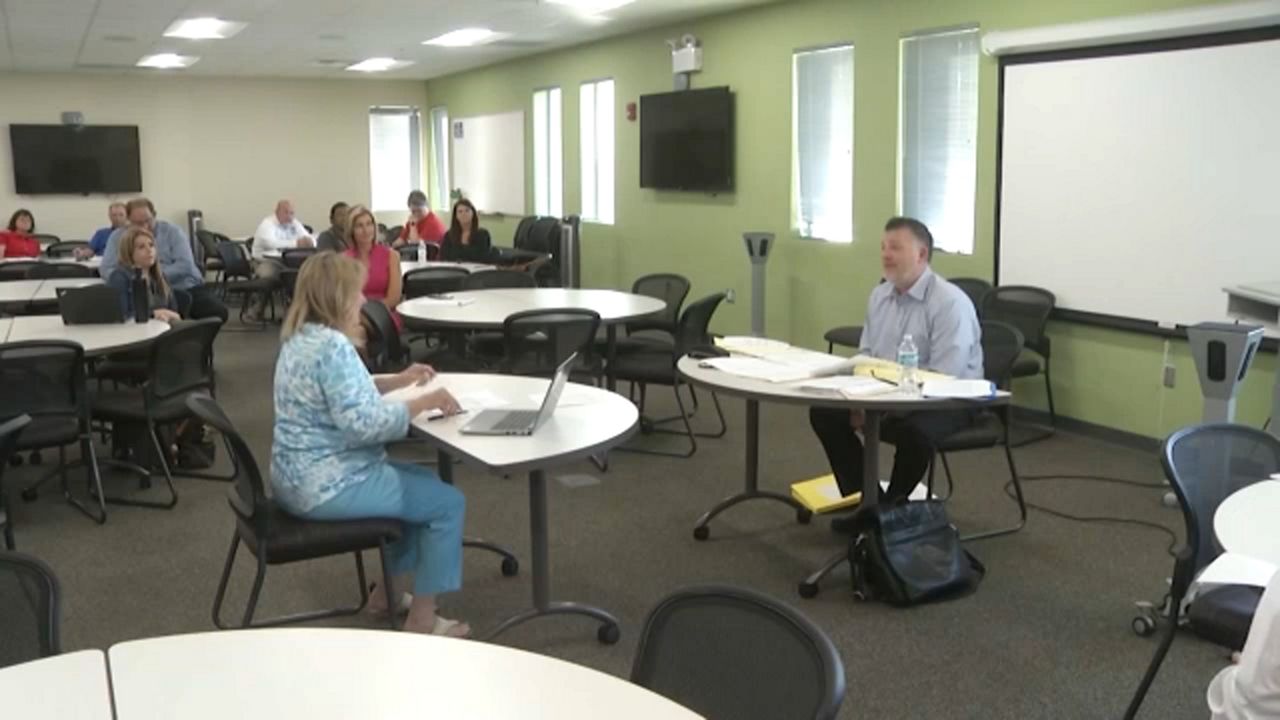 pasco-school-employees-school-district-agree-on-pay-deal