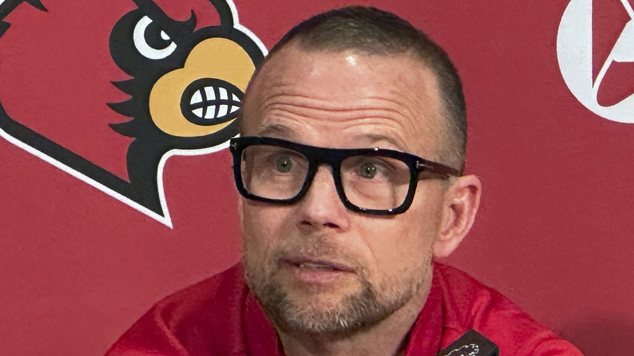 Louisville begins rebuild under Pat Kelsey with overhauled roster, expectations of postseason return