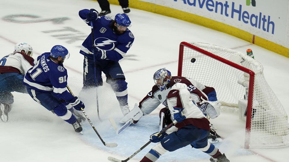 Palat scores late, Lightning beat Rangers 3-2 in Game 3