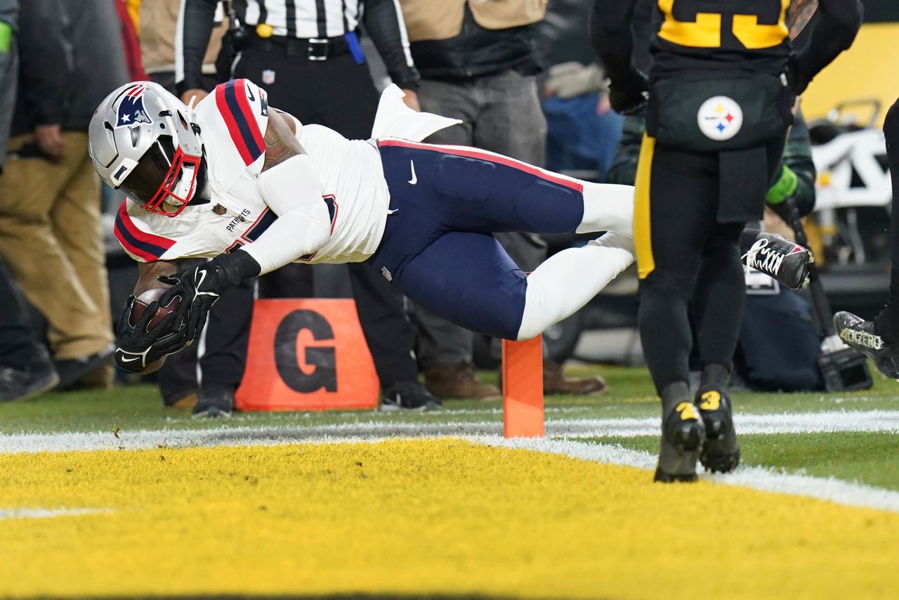 Patriots' JuJu Smith-Schuster makes big plays, gets win in his 1st game  against Steelers