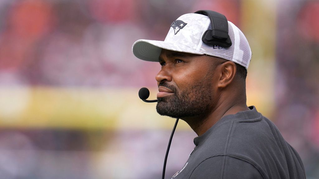 New England head Coach Jerod Mayo looks at the scoreboard during the first half of an NFL football game against the Chicago Bears on Sunday, Nov. 10, 2024, in Chicago. (AP Photo/Erin Hooley)