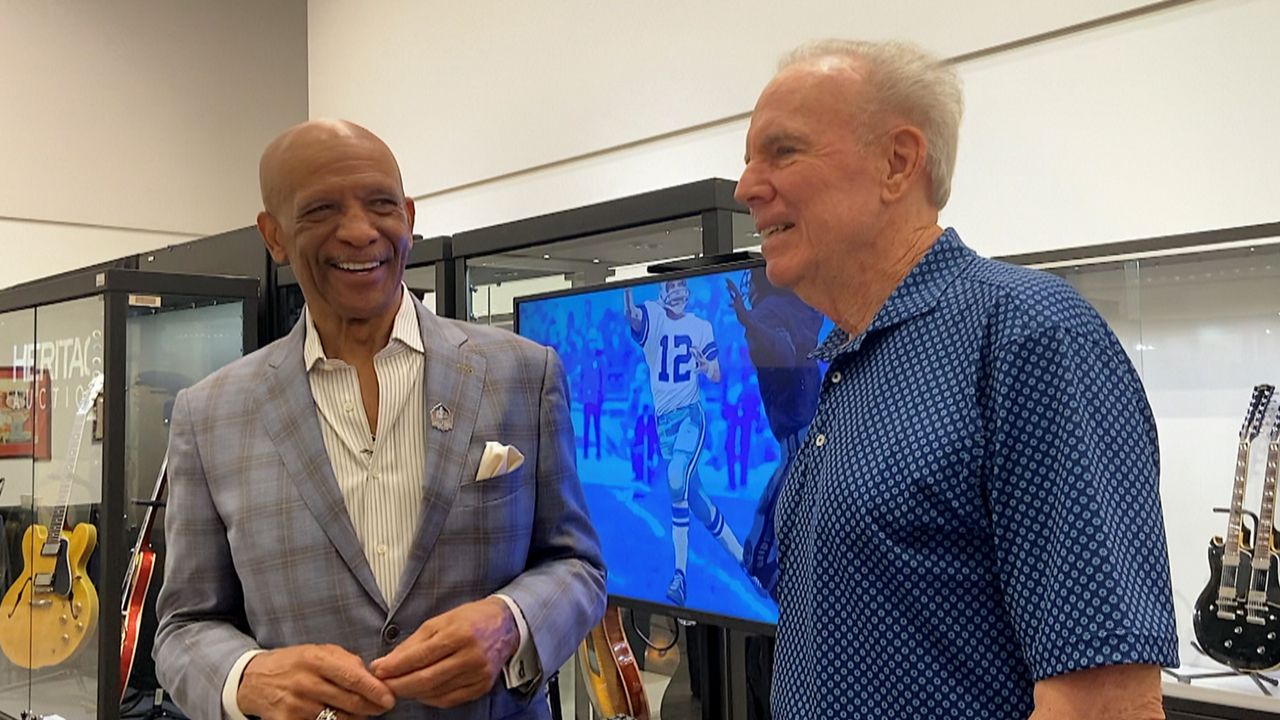 Dallas Cowboys Stars Roger Staubach, Drew Pearson Connect Again In Hail  Mary NFT