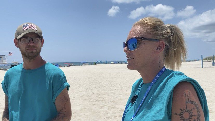 Amanda Williams (right) has been sober for two years and is now a peer support specialist with Hope Mission. (Spectrum News 1/Natalie Mooney)