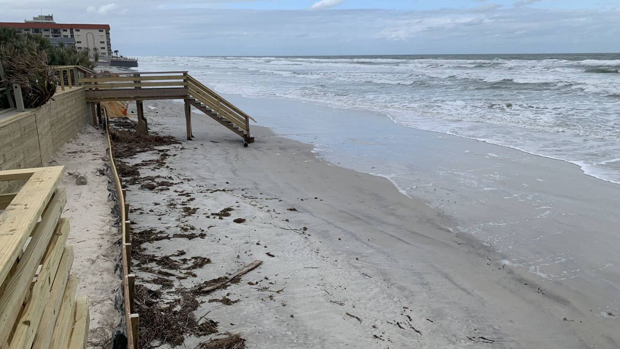 New Smyrna Beach Residents Seek Answers On Hurricane Damage   Photo By Asher Wildman 12132022