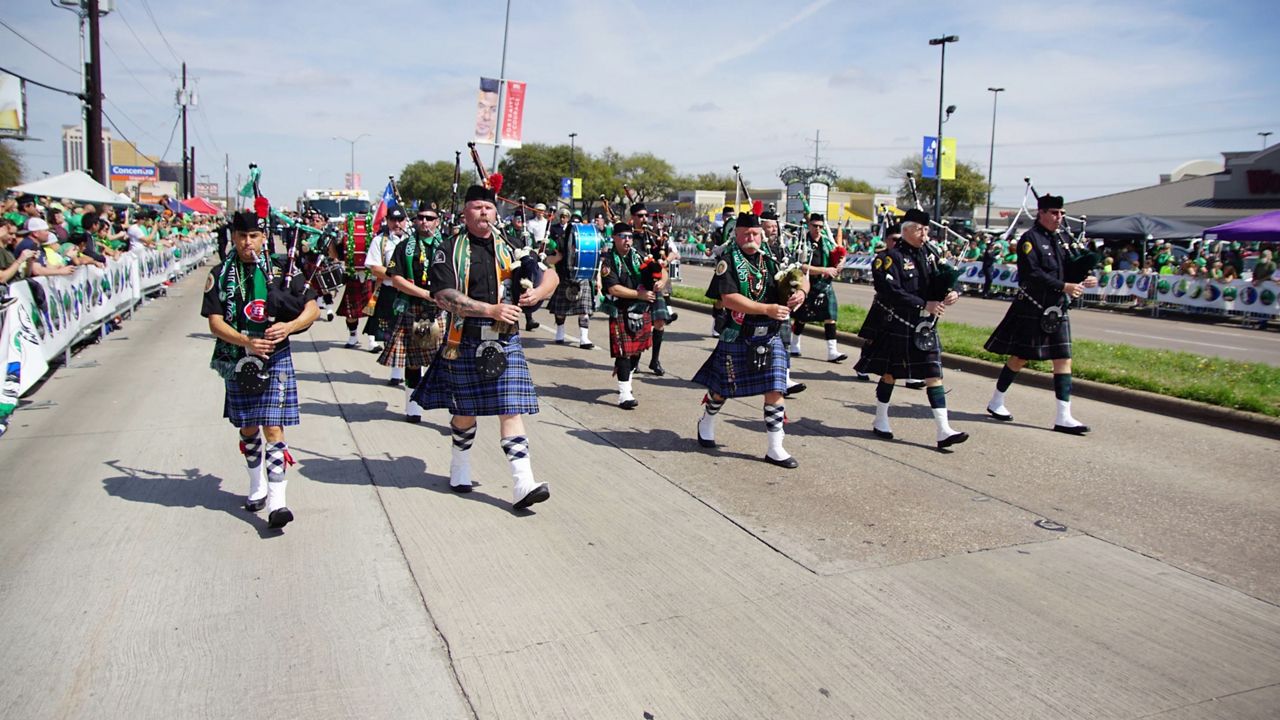 Mavericks Get a Texas-Size Parade - The New York Times