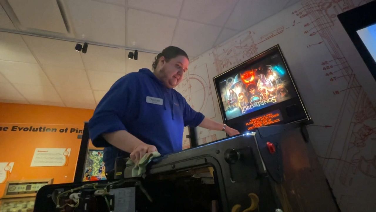 Pinball helps improve mental health for Rochester man