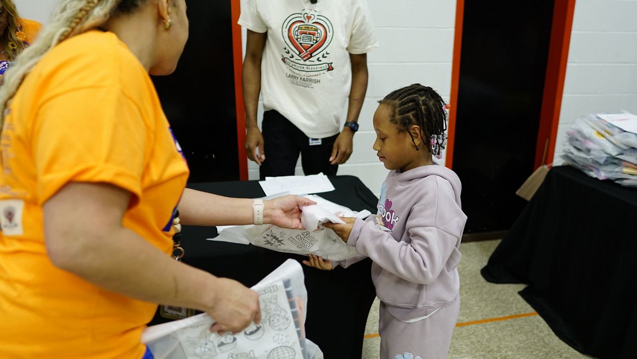 Pajama giveaway continues for second year at JCPS elementary school 