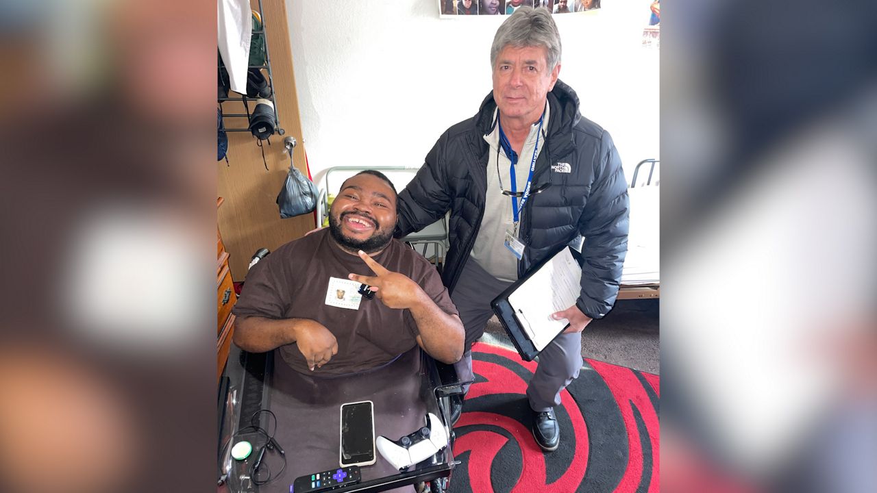 A ‘little angel’ helps a Milwaukee man in need of a wheelchair