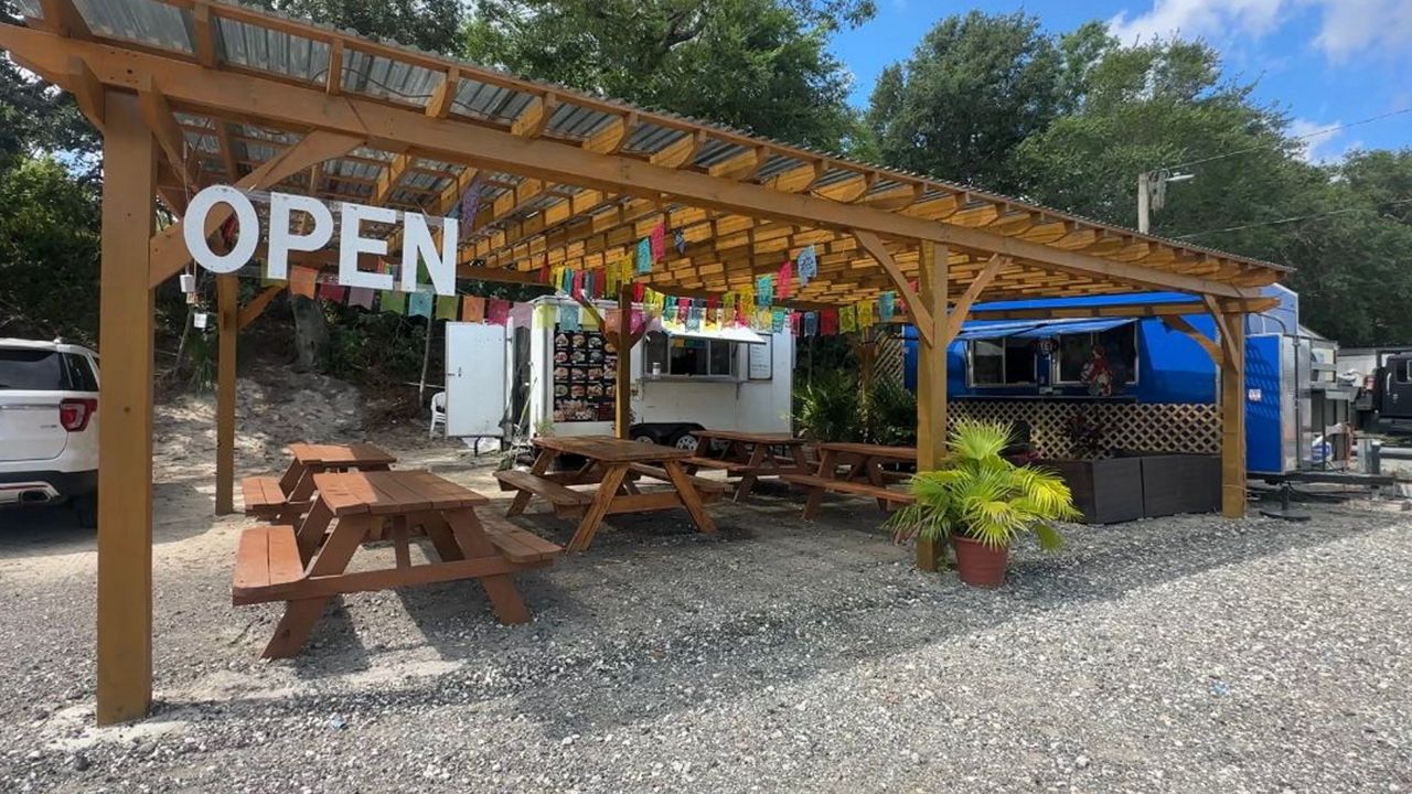 Two Plant City Food Trucks offering free delivery service to immigrant community. (Spectrum News/Lizbeth Gutierrez)