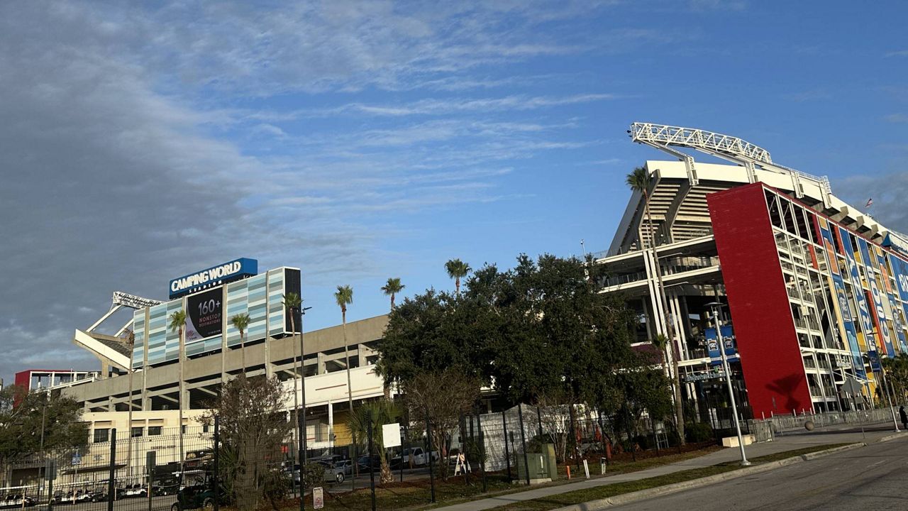 Cyclones and Hurricanes fans gather for PopTarts Bowl