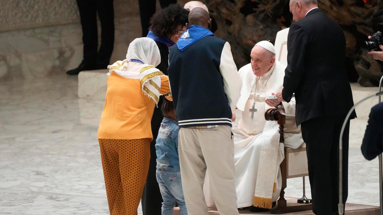 Pope promotes 'humanitarian corridors' for asylum-seekers