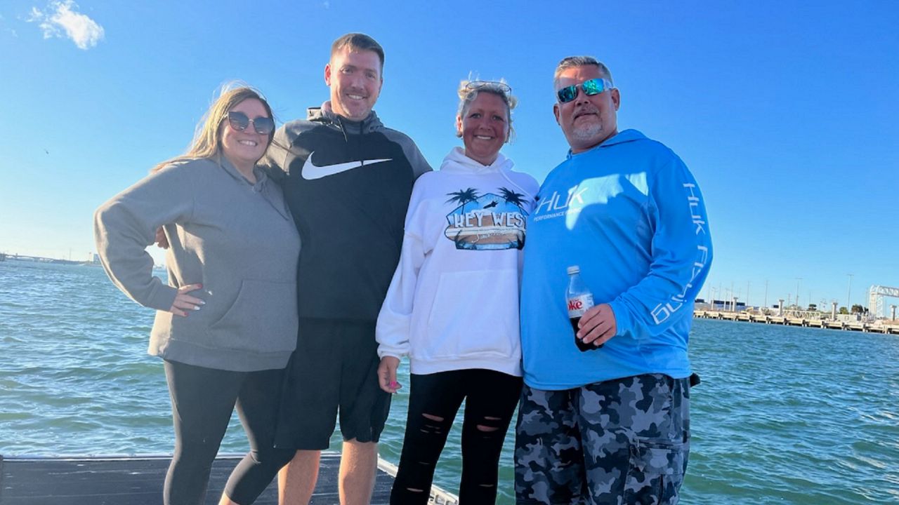 Ohio couple among those struggling to get home for holidays - Vimarsana News