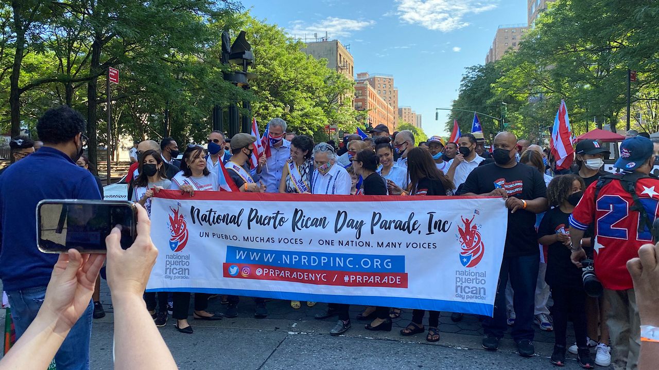  Mayor Bill de Blasio joined Grand Marshall’s Lin Manuel Miranda and Quiara Alegria Hudes in a small march. Hudes wrote the screenplay for the movie “In the Heights” which takes place in Manhattan’s predominantly Latin neighborhood, Washington Heights.