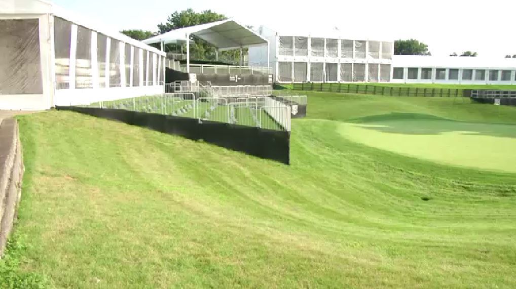 A look at an uphill area behind a green at en-joie golf course
