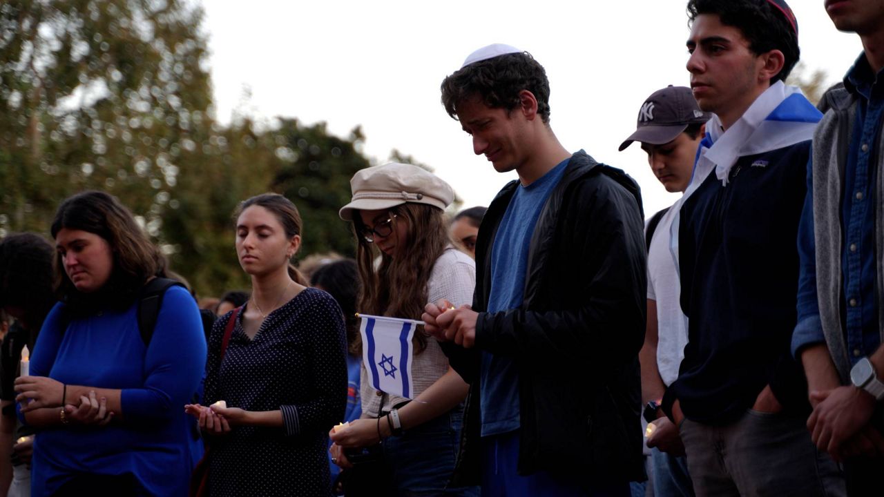 Pro-Israel USC students mourn at a vigil on campus. (Spectrum News/Jeremy Lindenfeld)