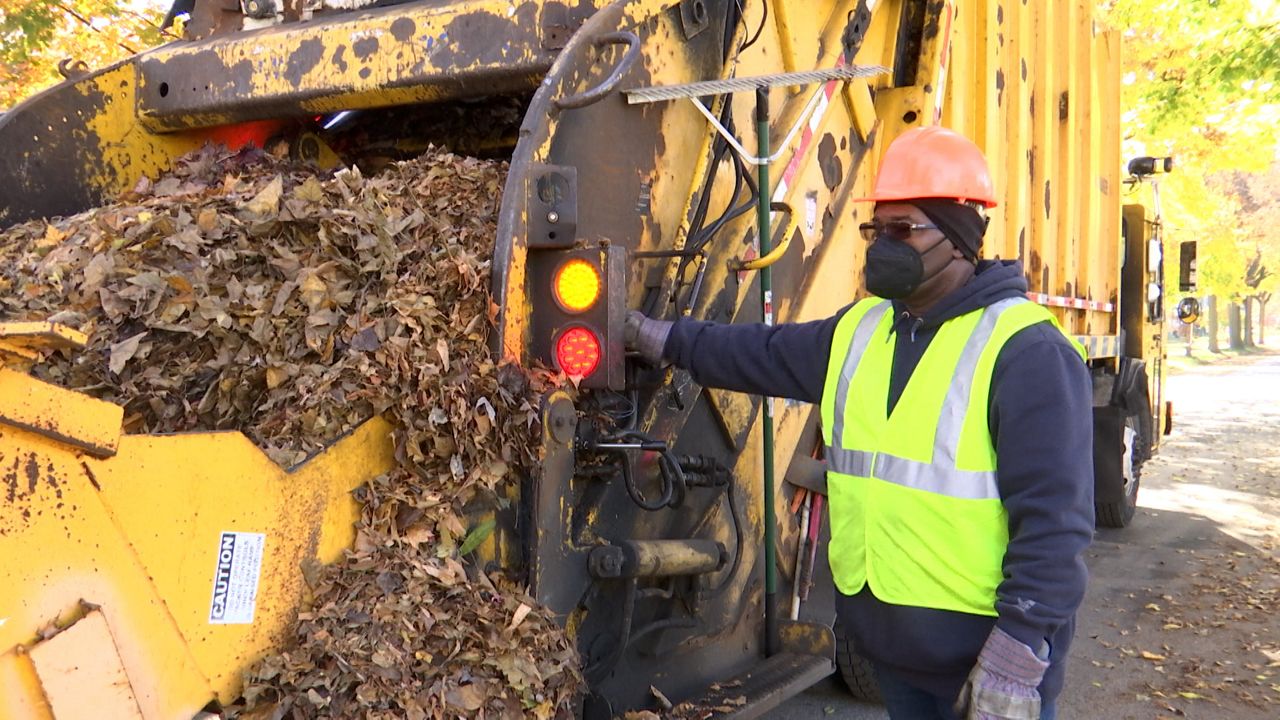 Milwaukee DPW busy clearing 15,000 tons of leaves from city streets
