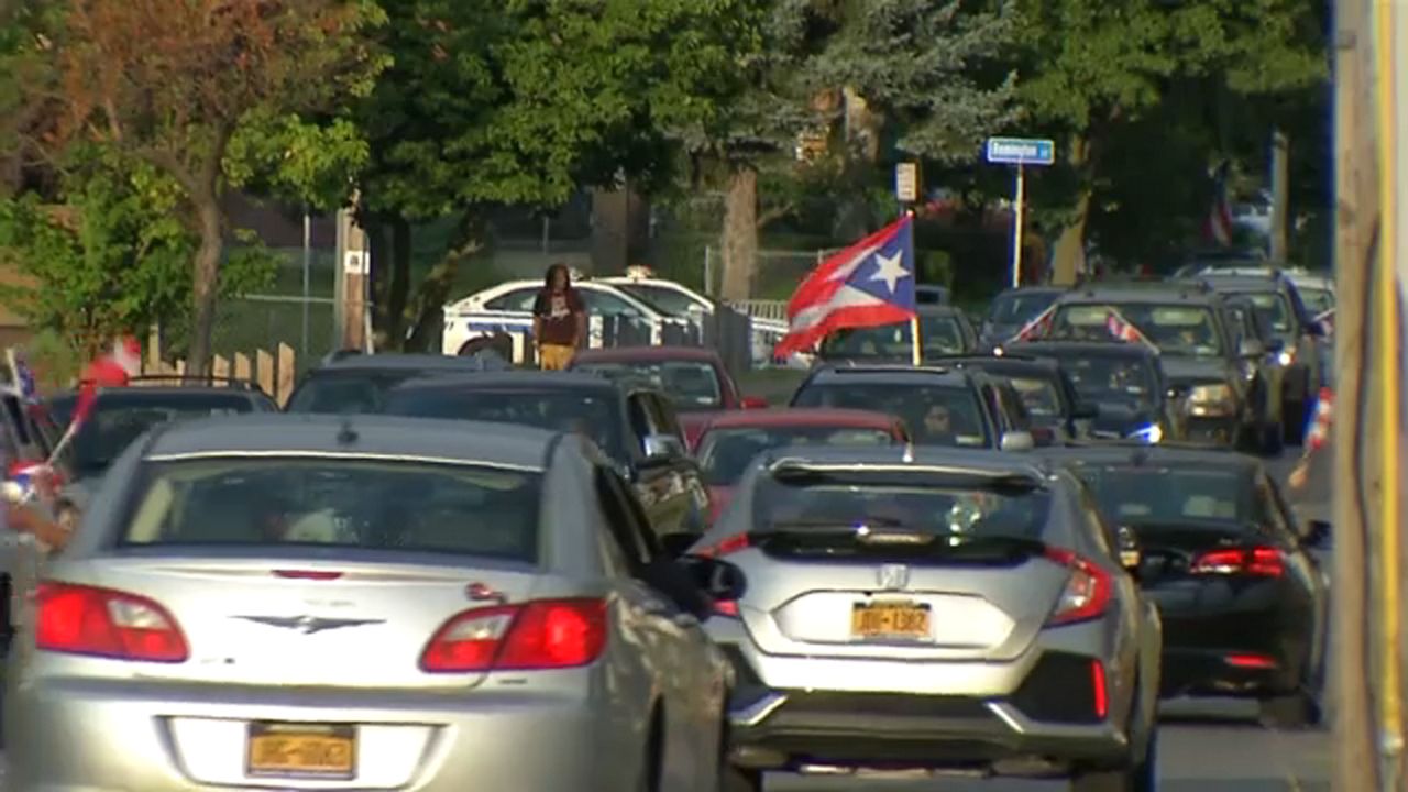 car with Puerto Rican flag 