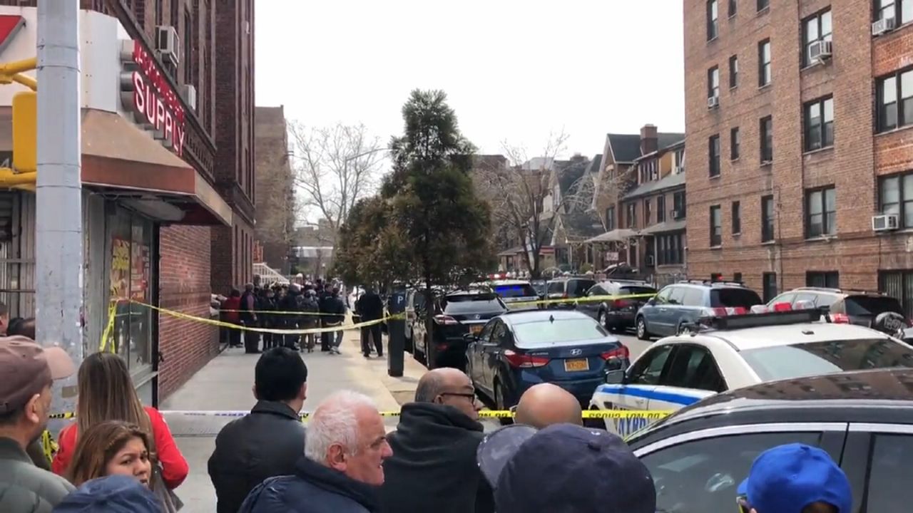Creen que muerte de hombre en Queens tuvo que ver con drogas